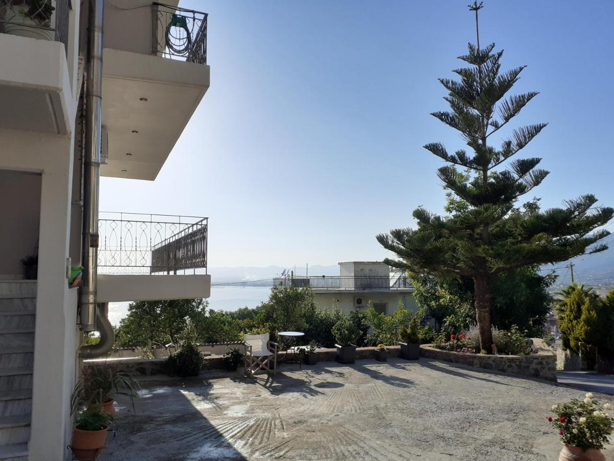 Kamari Apartment *